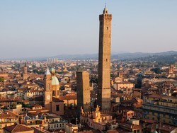 Fakta Menara Torre Garisenda, Menara di Italia yang Semakin Miring