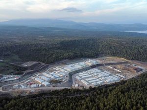 Penampakan Kamp Migran Baru di Yunani yang Penuh Polemik