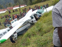 Pesawat Dabi Air Tergelincir-Tabrak Bukit di Bandara, Ini Dugaan Penyebabnya