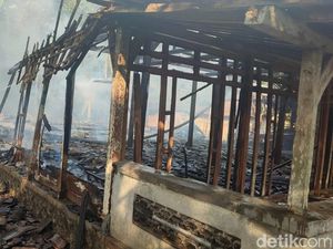 Diduga Akibat Listrik Korsleting, Rumah di Boyolali Ludes Terbakar Diduga Akibat Listrik Korsleting, Rumah di Boyolali Ludes Terbakar