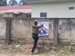 Langgar Titik Kampanye, Poster Caleg Eks Wagub Sumsel Diturunkan