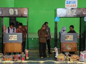 Antusias Siswa SLB di Semarang Ikuti Praktik Pemilu Antusias Siswa SLB di Semarang Ikuti Praktik Pemilu