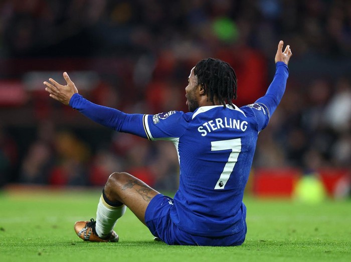 Soccer Football - Premier League - Manchester United v Chelsea - Old Trafford, Manchester, Britain - December 6, 2023 Chelsea's Raheem Sterling reacts REUTERS/Carl Recine NO USE WITH UNAUTHORIZED AUDIO, VIDEO, DATA, FIXTURE LISTS, CLUB/LEAGUE LOGOS OR 'LIVE' SERVICES. ONLINE IN-MATCH USE LIMITED TO 45 IMAGES, NO VIDEO EMULATION. NO USE IN BETTING, GAMES OR SINGLE CLUB/LEAGUE/PLAYER PUBLICATIONS.