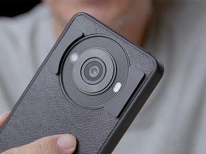 Review Kamera Leica Sharp R8S Pro, Kualitas Gambar Sangat Baik