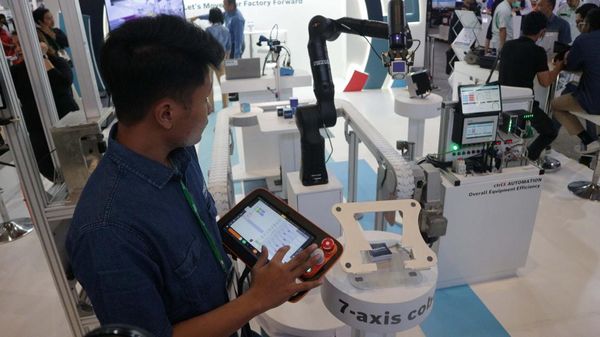 Robot Ini Ramaikan Manufacturing Indonesia 2023