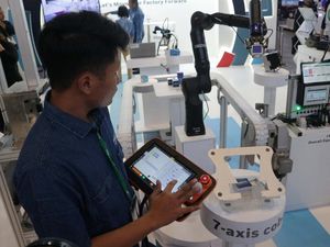 Robot Ini Ramaikan Manufacturing Indonesia 2023