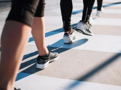 Rutin berjalan kaki/ Foto: Freepik.com/freepik