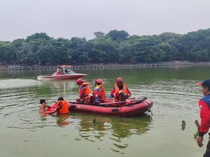 Wanita Muda Tewas Tenggelam di Danau Sunter, Damkar Evakuasi Wanita Muda Tewas Tenggelam di Danau Sunter, Damkar Evakuasi