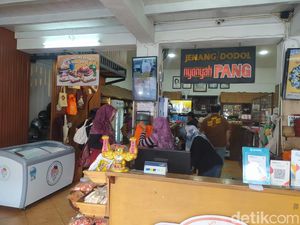 Menengok Toko Oleh-oleh Legendaris Nyonya Pang Muntilan, Ada Sejak 1912 Menengok Toko Oleh-oleh Legendaris Nyonya Pang Muntilan, Ada Sejak 1912