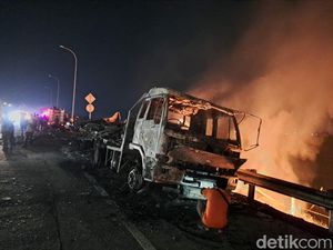 4 Fakta Kebakaran Truk Tangki Metanol di Jombang, Ini Penyebabnya 4 Fakta Kebakaran Truk Tangki Metanol di Jombang, Ini Penyebabnya