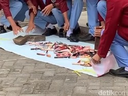 Viral Siswa di Magelang Ramai-ramai Hancurkan Lipstik Hasil Razia