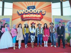 Asyiknya Rayakan Tahun Baru Bertema Woodys Roundup di ASTON Makassar