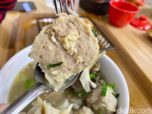 Nyobain Bakso Malang Tanboy Kun, Banyak Pilihan Gorengan-Topping