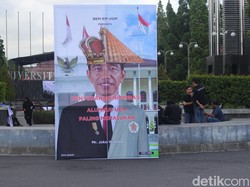 Kala Mahasiswa UGM Bersaing Beri Gelar untuk Jokowi