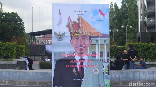 BEM KM UGM pasang poster Jokowi alumnus paling memalukan, Jumat (8/12/2023).