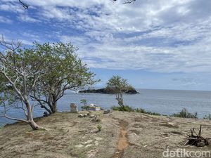 Nikmati Keindahan Laut dari Ketinggian di Bukit Asah, Cantik Tak Ada Duanya Nikmati Keindahan Laut dari Ketinggian di Bukit Asah, Cantik Tak Ada Duanya