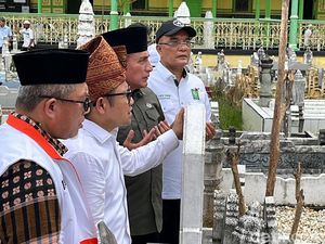 Ziarah Ke Makam Amir Hamzah, Cak Imin Baca Puisi Taman Dunia