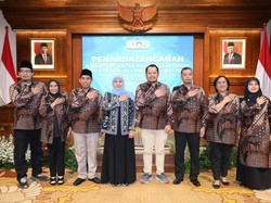 Dana Pilkada Jatim Resmi Diteken Khofifah, Segini yang Didapat KPU-Bawaslu