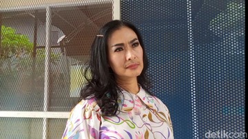 Air Mata Iis Dahlia Tumpah saat Bicara soal Anak