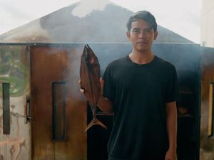 Cerita UMKM Ikan Asap Natuna Raup Omzet Rp 15 Juta/Bulan Cerita UMKM Ikan Asap Natuna Raup Omzet Rp 15 Juta/Bulan