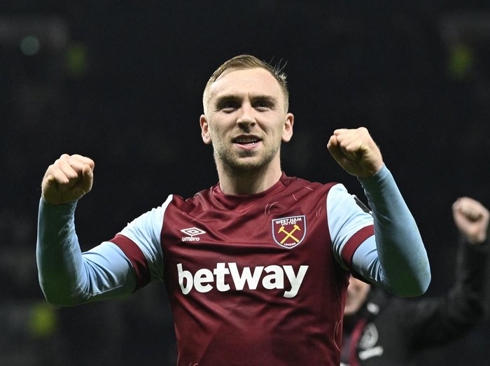 Soccer Football - Premier League - Tottenham Hotspur v West Ham United - Tottenham Hotspur Stadium, London, Britain - December 7, 2023 West Ham United's Jarrod Bowen celebrates after the match REUTERS/Tony Obrien NO USE WITH UNAUTHORIZED AUDIO, VIDEO, DATA, FIXTURE LISTS, CLUB/LEAGUE LOGOS OR 'LIVE' SERVICES. ONLINE IN-MATCH USE LIMITED TO 45 IMAGES, NO VIDEO EMULATION. NO USE IN BETTING, GAMES OR SINGLE CLUB/LEAGUE/PLAYER PUBLICATIONS.