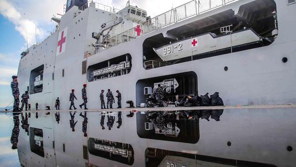 Potret Rumah Sakit di Atas Laut