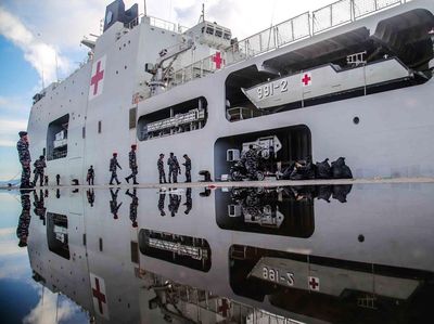 Potret Rumah Sakit di Atas Laut