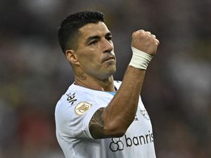 Perpisahan Manis Suarez di Gremio: Pemain Terbaik Liga Brasil Perpisahan Manis Suarez di Gremio: Pemain Terbaik Liga Brasil