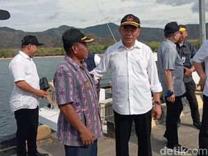 Muhadjir Effendy Kunjungi Pulau Komodo, Warga Mengeluh Susah Sinyal Muhadjir Effendy Kunjungi Pulau Komodo, Warga Mengeluh Susah Sinyal