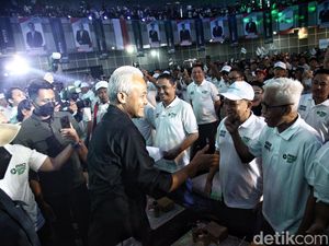 Momen Ganjar Hadiri Deklarasi Ekonomi Sejahtera Momen Ganjar Hadiri Deklarasi Ekonomi Sejahtera