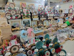 Penjual Parsel di Cikini Mulai Kebanjiran Order Jelang Natal-Tahun Baru