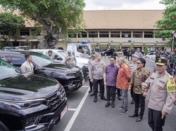 Bupati Badung Hibahkan Kendaraan Operasional ke KPP Pratama & Polda Bali