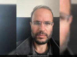 Penyair Palestina Refaat Alareer Tewas Terbunuh Akibat Serangan Udara Israel