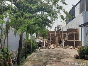 Penampakan Proyek Aula di Perumahan Makassar Halangi Akses Jalan Warga Penampakan Proyek Aula di Perumahan Makassar Halangi Akses Jalan Warga