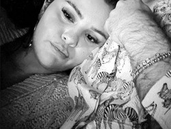 Selena Gomez Umumkan Pacaran dengan Benny Blanco, Unggah Foto Mesra