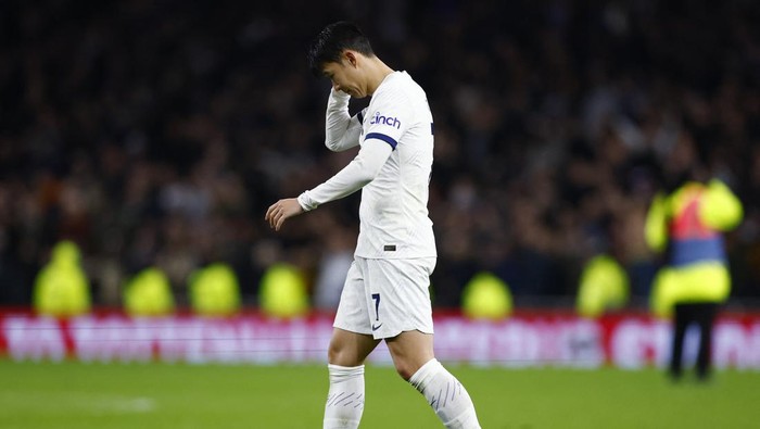 Soccer Football - Premier League - Tottenham Hotspur v West Ham United - Tottenham Hotspur Stadium, London, Britain - December 7, 2023 Tottenham Hotspurs Son Heung-min looks dejected after the match Action Images via Reuters/Peter Cziborra NO USE WITH UNAUTHORIZED AUDIO, VIDEO, DATA, FIXTURE LISTS, CLUB/LEAGUE LOGOS OR LIVE SERVICES. ONLINE IN-MATCH USE LIMITED TO 45 IMAGES, NO VIDEO EMULATION. NO USE IN BETTING, GAMES OR SINGLE CLUB/LEAGUE/PLAYER PUBLICATIONS.