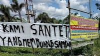 Spanduk Jangan Buang Sampah Sembarangan yang Nggak Biasa, Pake Disumpahin