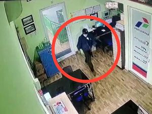 Manajer SPBU Maros Terlilit Utang Nekat Otaki Perampokan Kantor Sendiri Manajer SPBU Maros Terlilit Utang Nekat Otaki Perampokan Kantor Sendiri