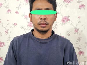 Pria yang 4 Kali Tempeleng Teman Anak di Halaman Masjid Palembang Ditangkap Pria yang 4 Kali Tempeleng Teman Anak di Halaman Masjid Palembang Ditangkap
