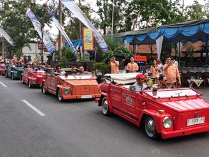 Keliling Borobudur Naik VW Lawas, Bayarnya Bisa Pakai QRIS Keliling Borobudur Naik VW Lawas, Bayarnya Bisa Pakai QRIS