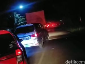 Poros Bone-Maros Macet Parah 4 Km di Tompo Ladang Dipicu 2 Truk Mogok Poros Bone-Maros Macet Parah 4 Km di Tompo Ladang Dipicu 2 Truk Mogok