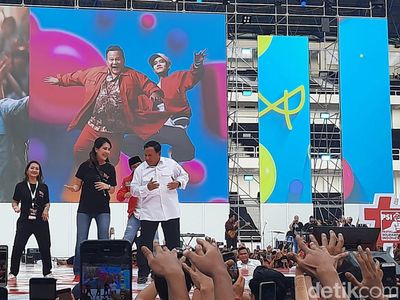 Momen Prabowo Subianto Ajak Joget Gemoy di HUT PSI