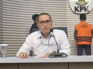 KPK Tahan 1 Tersangka Baru di Kasus Suap Proyek Jalur Kereta Api KPK Tahan 1 Tersangka Baru di Kasus Suap Proyek Jalur Kereta Api
