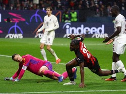 Eintracht Frankfurt Vs Bayern Munich: Die Roten Dipermak 1-5!