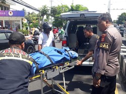 Pejalan Kaki Tewas Ditabrak Truk Sampah Saat Menyeberang Jalan di Kuta