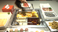 Cicip Hot Pot Mala Susu dengan Paduan Pasta Udang dan Sapi Bumbu di Haidilao