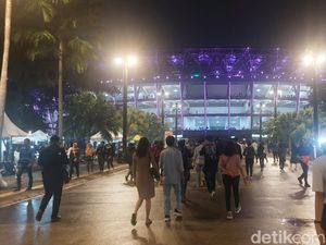 Antusiasme Natal Tinggi, Banyak Jemaat Tiberias Tak Bisa Masuk ke Dalam GBK