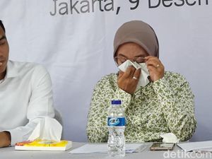 Tangis Komisaris PO Sembodo Pecah Usai Ngaku Ditipu Bos MTI Rian Mahendra Tangis Komisaris PO Sembodo Pecah Usai Ngaku Ditipu Bos MTI Rian Mahendra