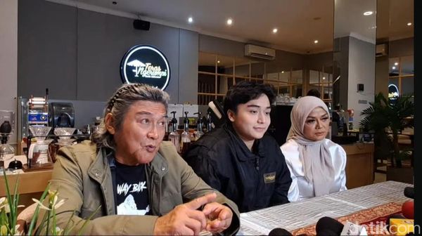 Ekspresi Bahagia Leon Dozan Usai Bebas dari Penjara