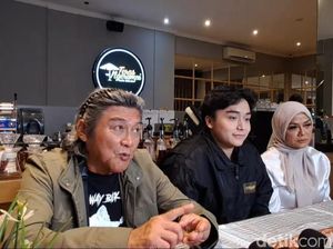 Leon Dozan Sujud di Kaki Betharia Sonata Usai Keluar Penjara Leon Dozan Sujud di Kaki Betharia Sonata Usai Keluar Penjara